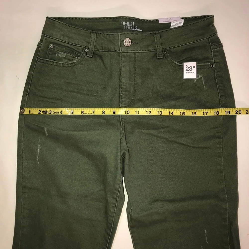 NWT Relaxed Fit Distressed Cuffed Olive Green Capris (10)